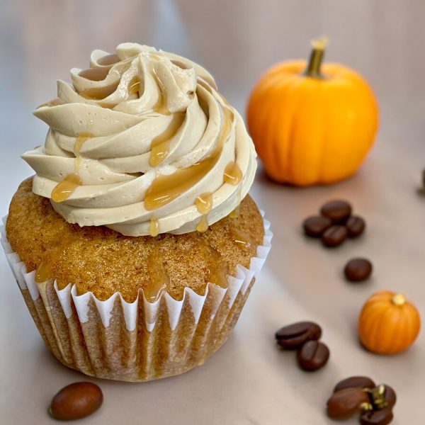 cupcakes à la citrouille et crème au beurre café + coulis de caramel